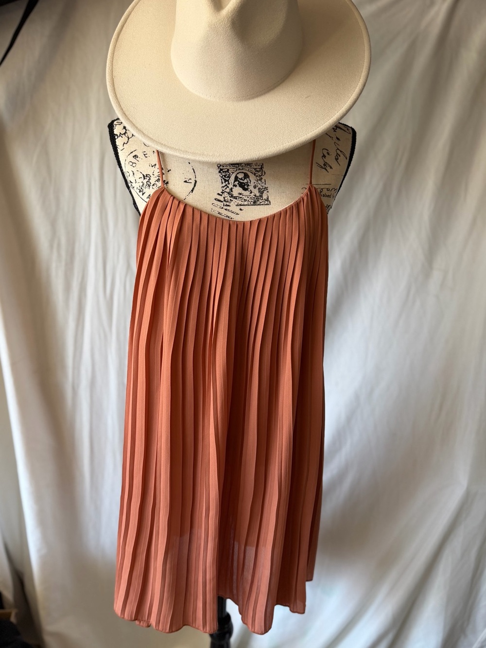 Missguided Rust Pink Pleated Spaghetti Strap Dress